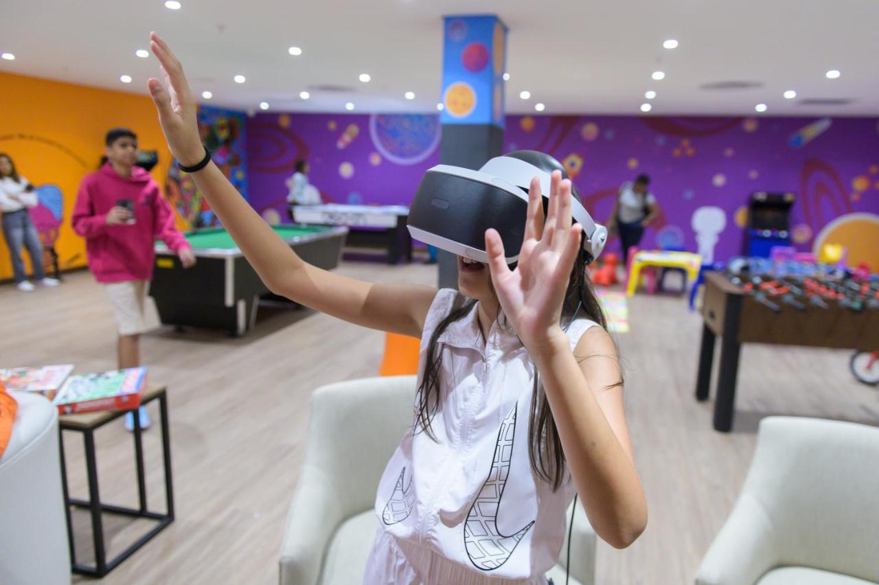 The Capital Zimbali Otel Ballito Dış mekan fotoğraf A child using a PlayStation VR headset