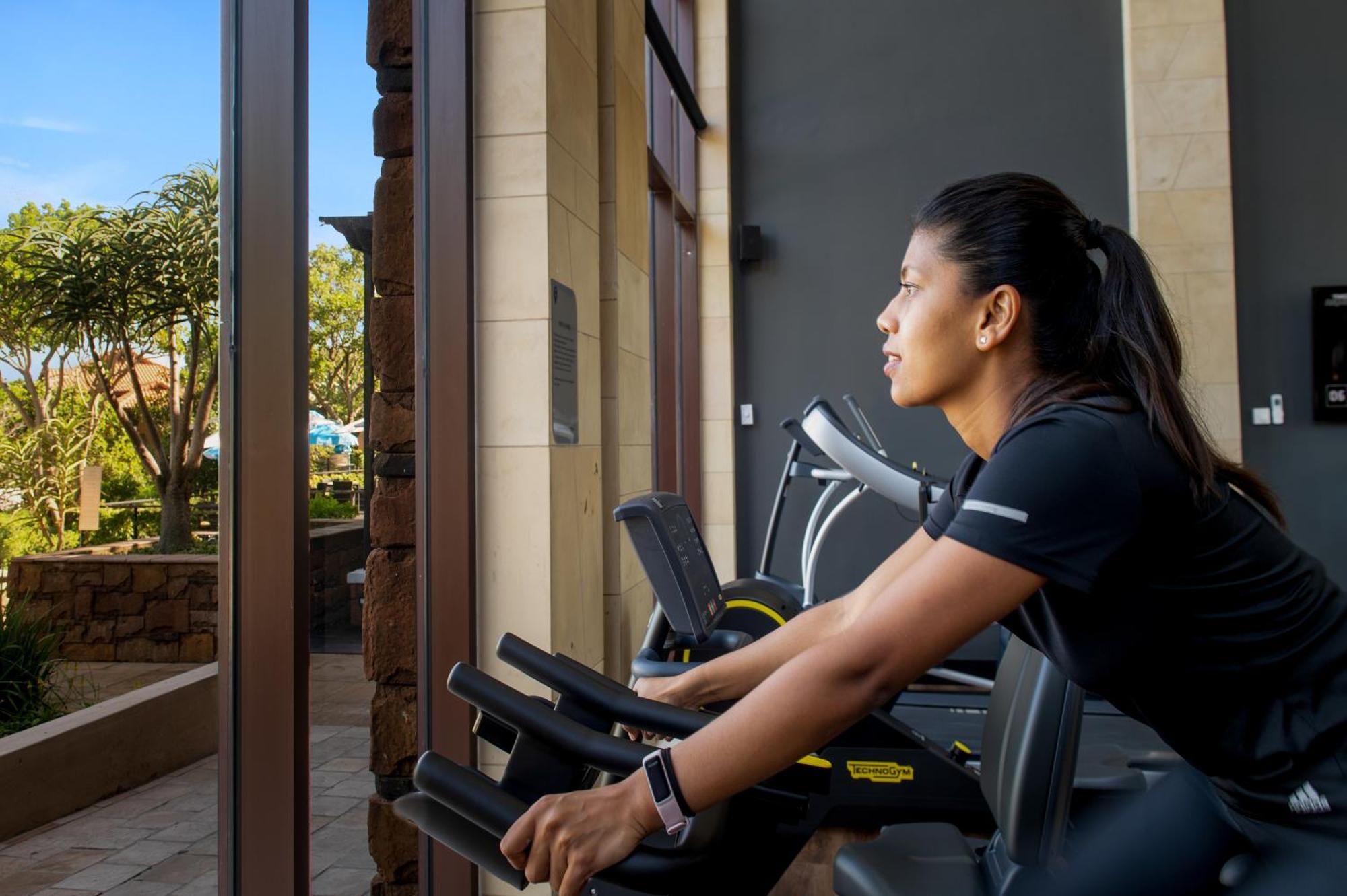 The Capital Zimbali Otel Ballito Dış mekan fotoğraf A woman on a treadmill